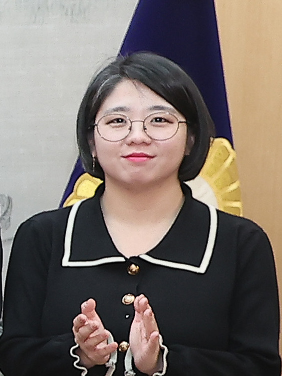 용혜인 국회의원 공식 인물 사진